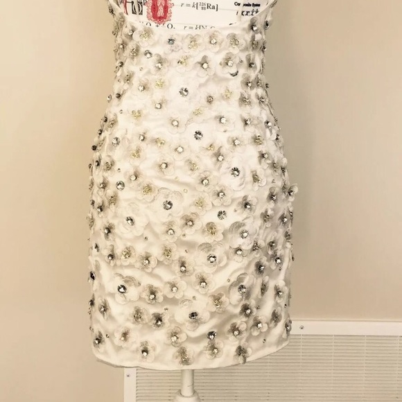 ๐ฏ% authentic Nurielle flower & crystal dress - Picture 3 of 5